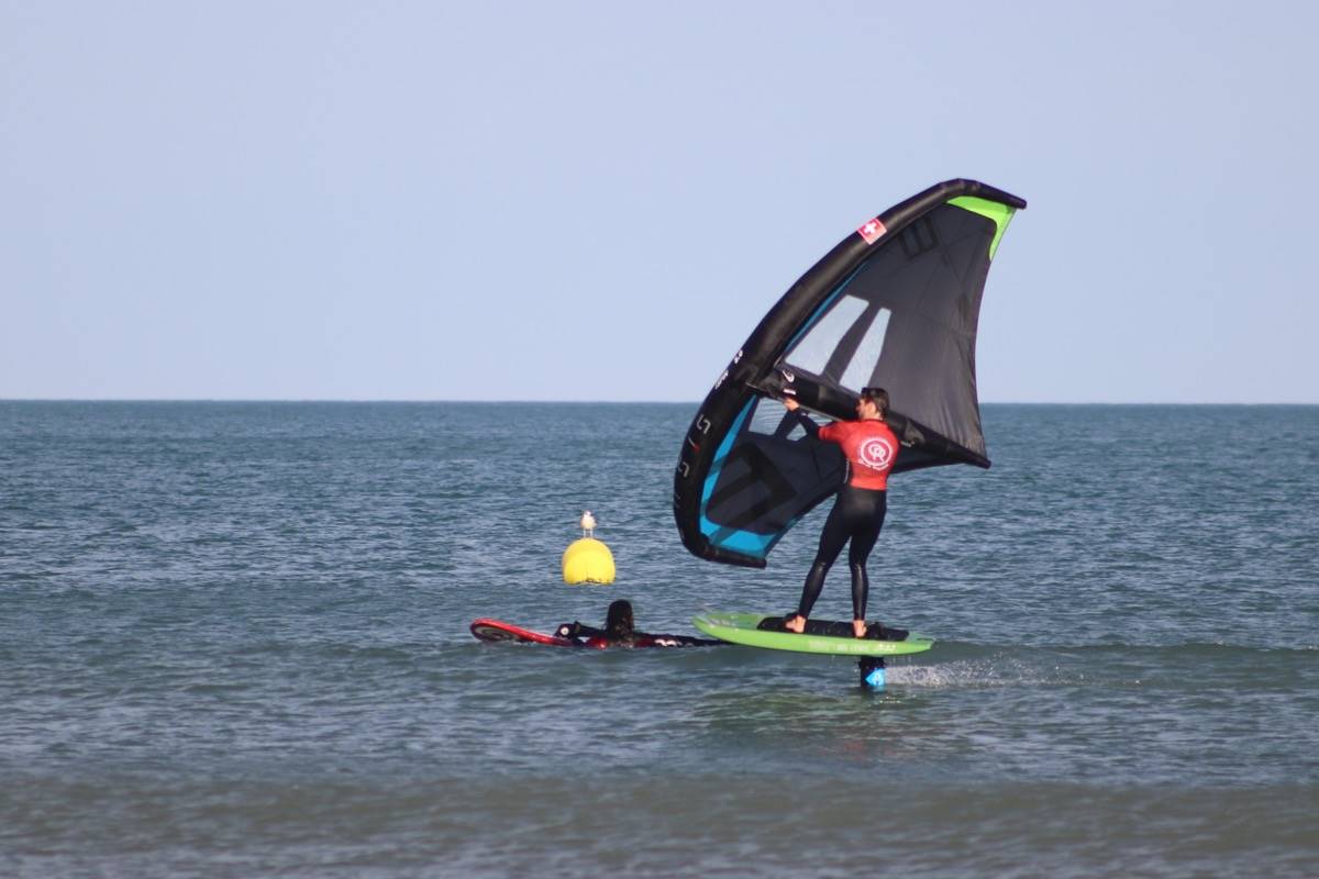 clase de wingfoil en la malvarrosa